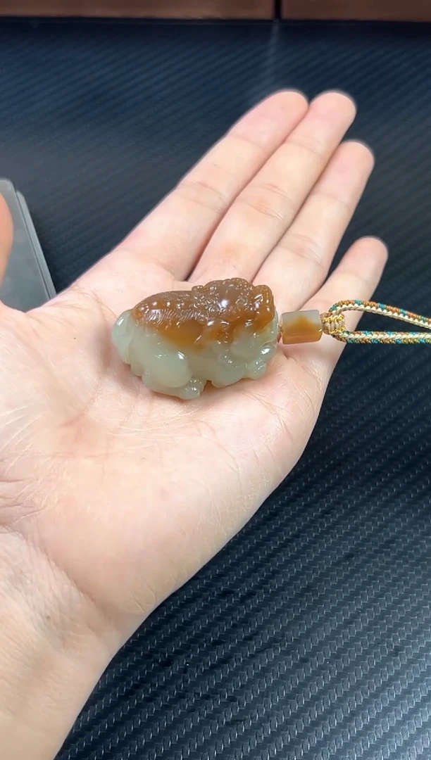 吊坠(赠链)未镶嵌和田玉风*若羌微色差