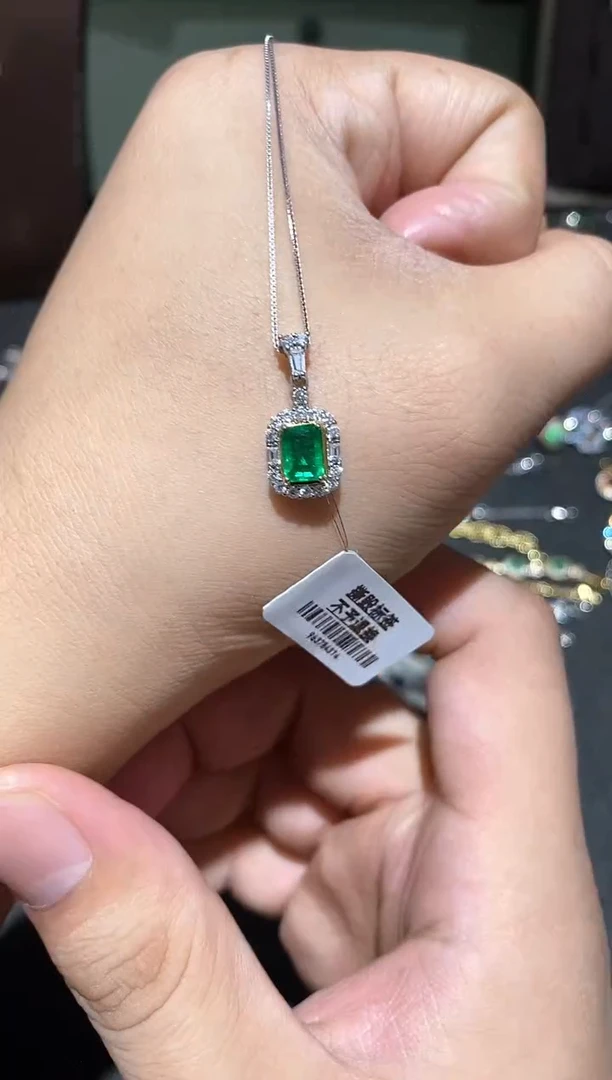 颈饰银S925镶嵌祖母绿吊坠