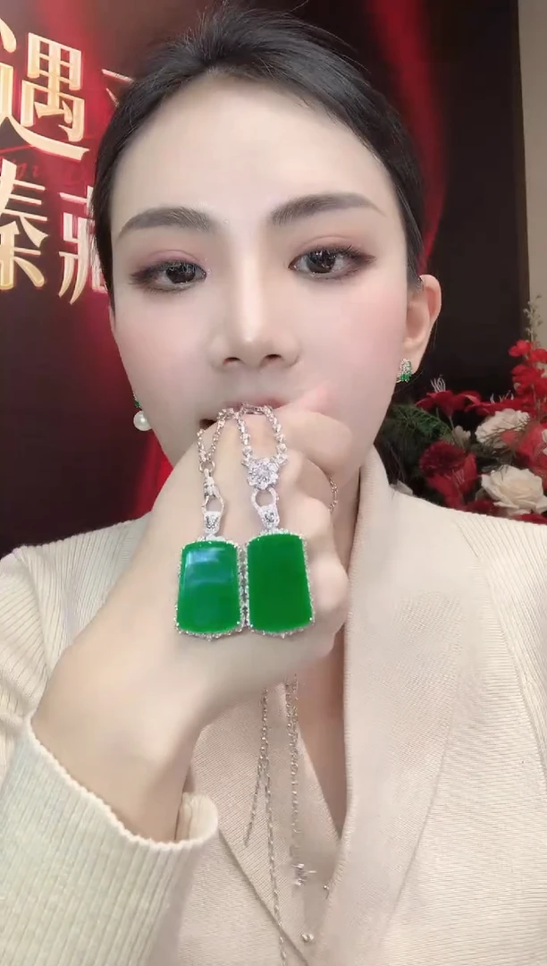 吊坠(不含链)18K金镶嵌翡翠A55 多样性发一件