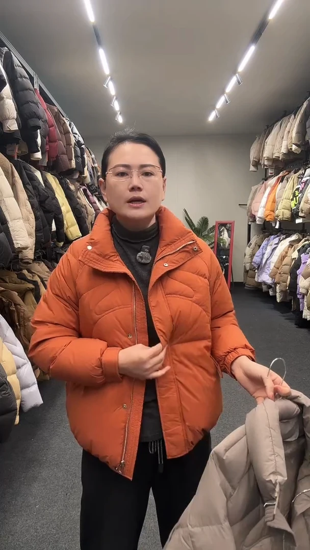 艾雨衣尚羽绒外套