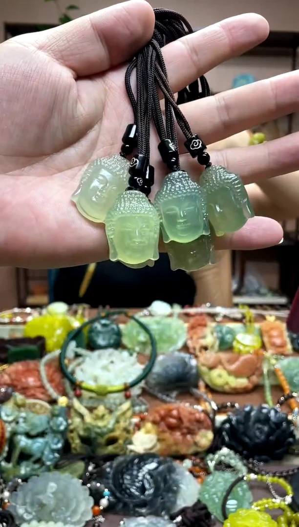 未镶嵌岫玉颈饰多样性发货发其中之一