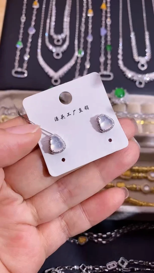 18K金镶嵌翡翠耳饰耳饰