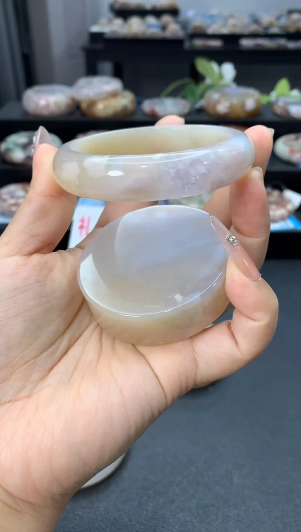 未镶嵌手镯石英质玉（57圈口）赠送镯心 无证书