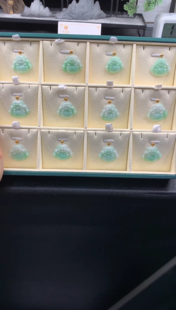 颈饰18K金镶嵌翡翠FA167 翡翠佛公 多样性发其一赠银链