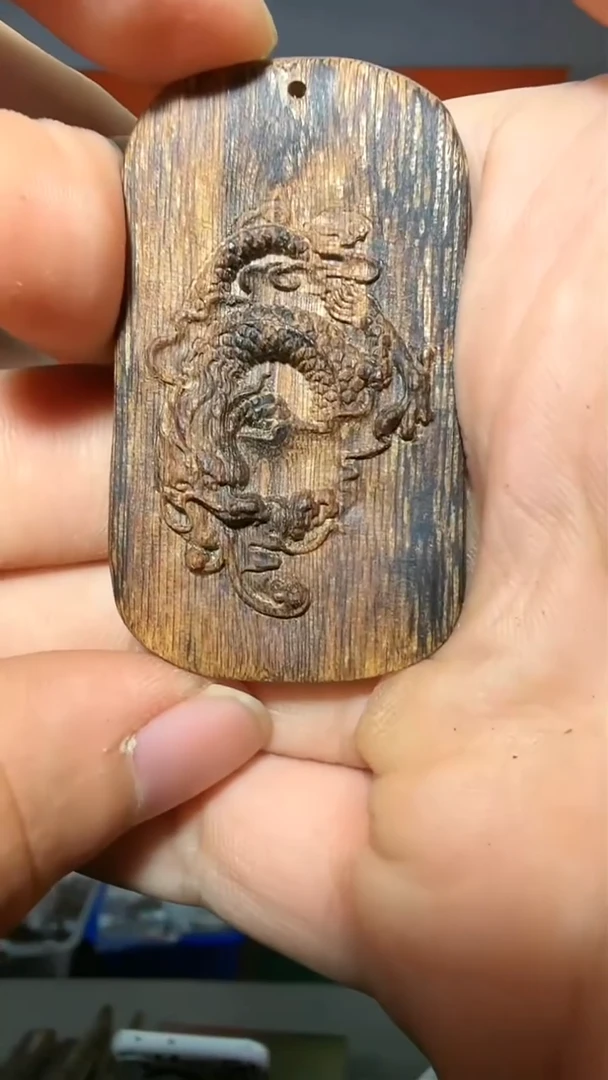 沉香吊坠100号红土双面雕龙多样性发一