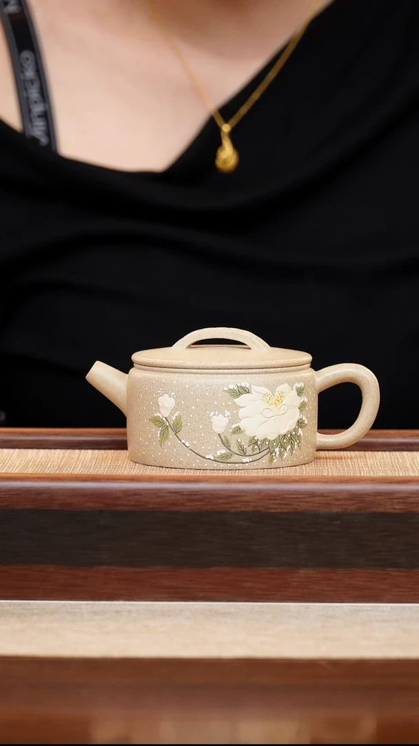 W****u段泥泥绘汉瓦200cc宜兴手工紫砂壶