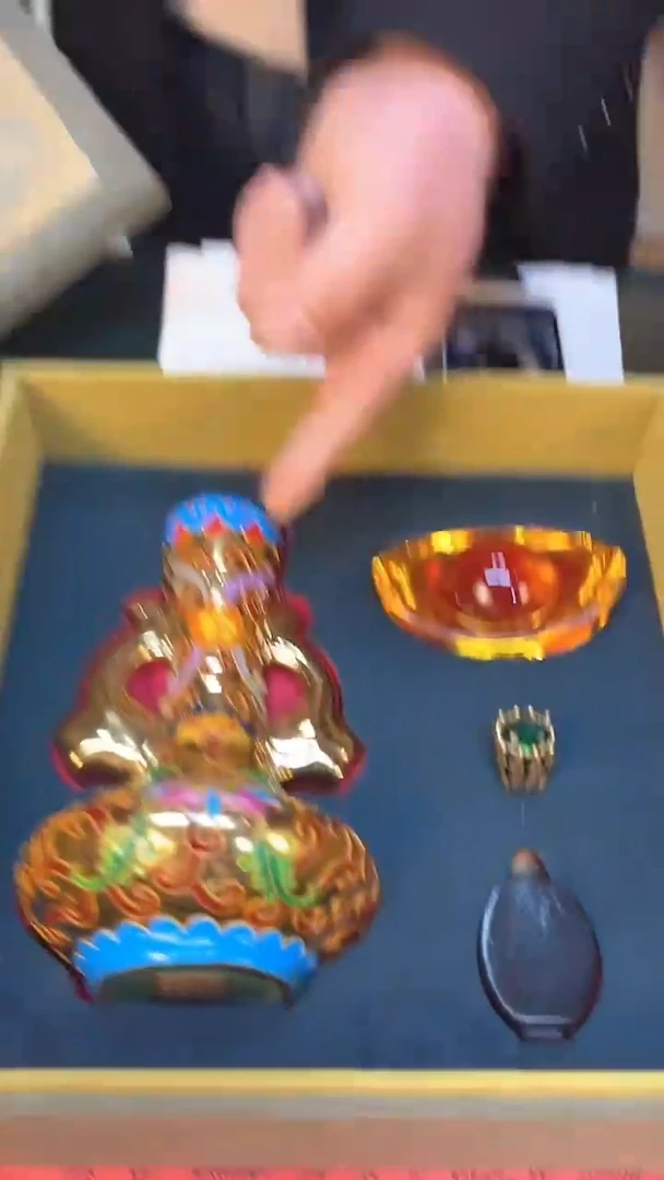 【闪购商品】瓷片122F现代工艺品一个