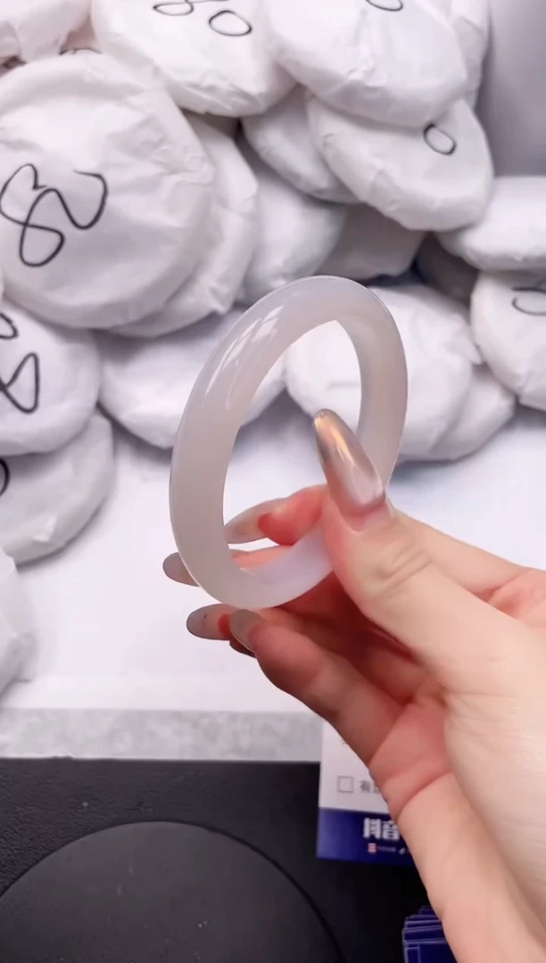 【闪购商品】石英质玉手镯未镶嵌7K310-56