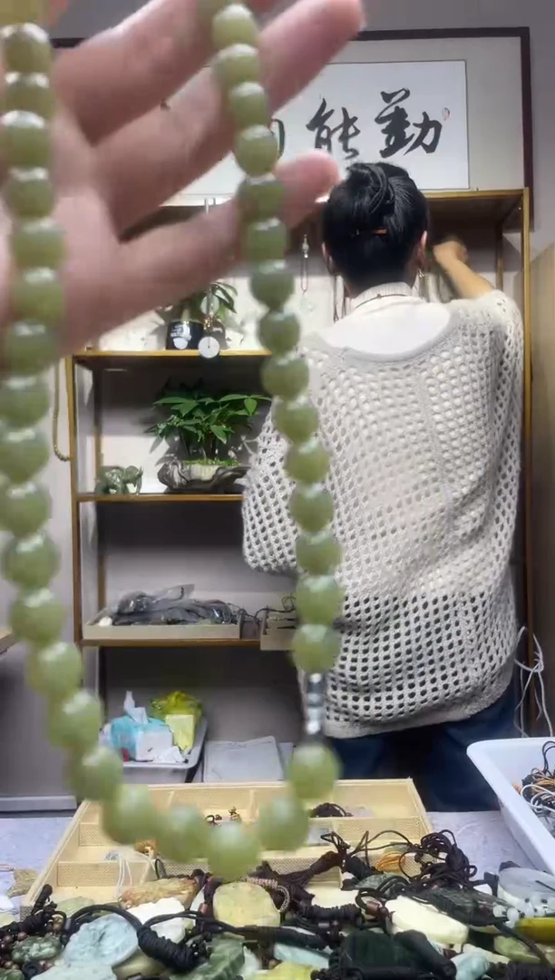 未镶嵌岫玉吊坠.