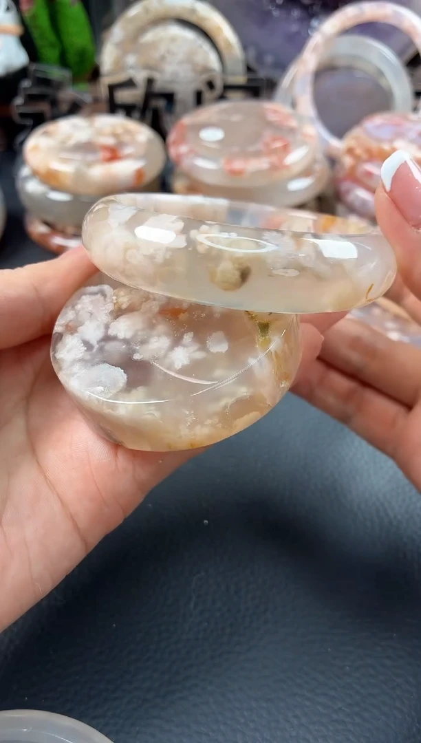 未镶嵌手镯（圆镯）石英质玉59