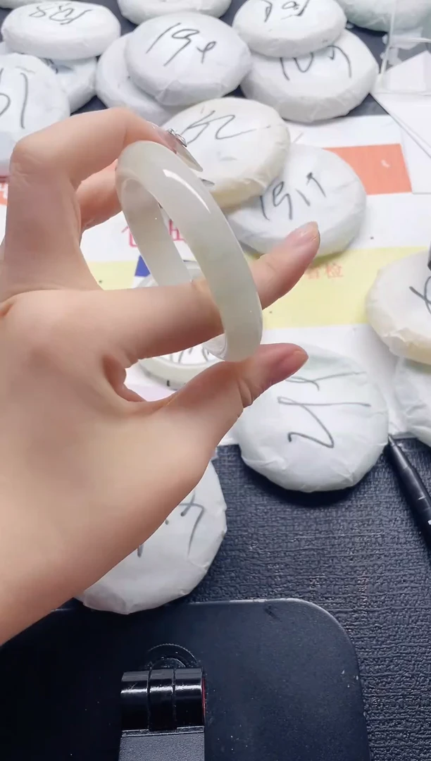 未镶嵌手镯石英质玉151-56