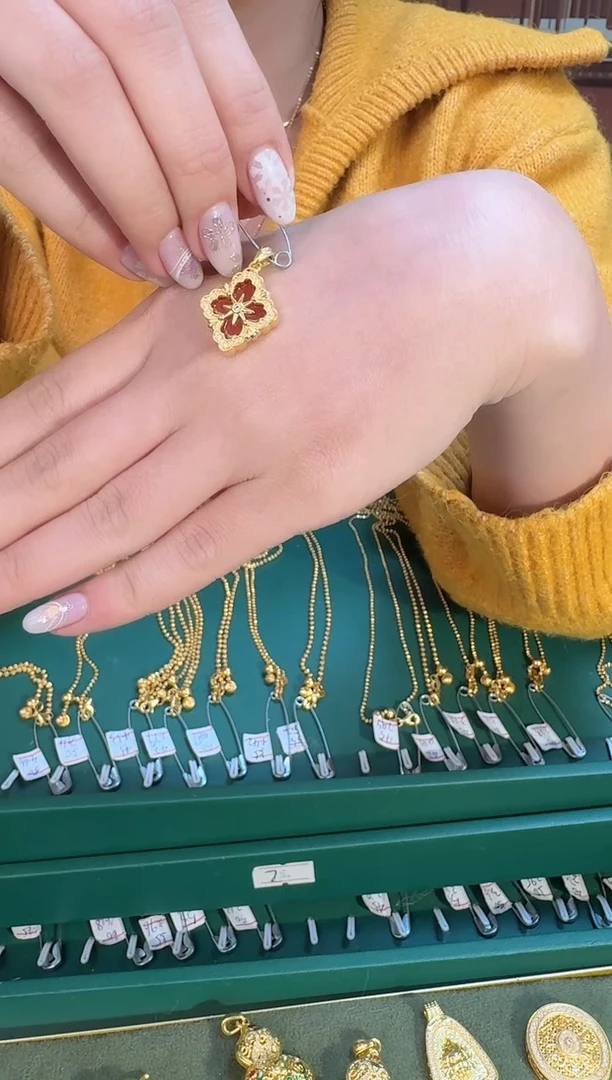 布家四叶草吊坠0.90（附带礼盒包装）