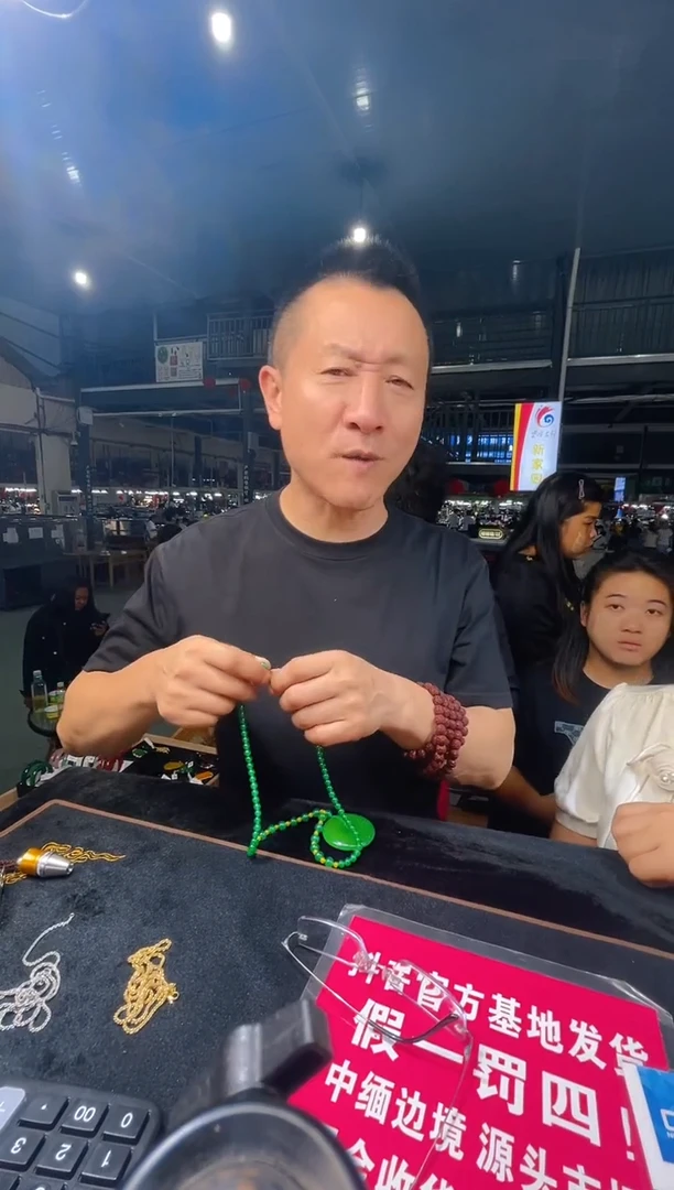 玛瑙/玉髓吊坠(不含链)未镶嵌天然玉石 平安扣 吊坠多样性发其一