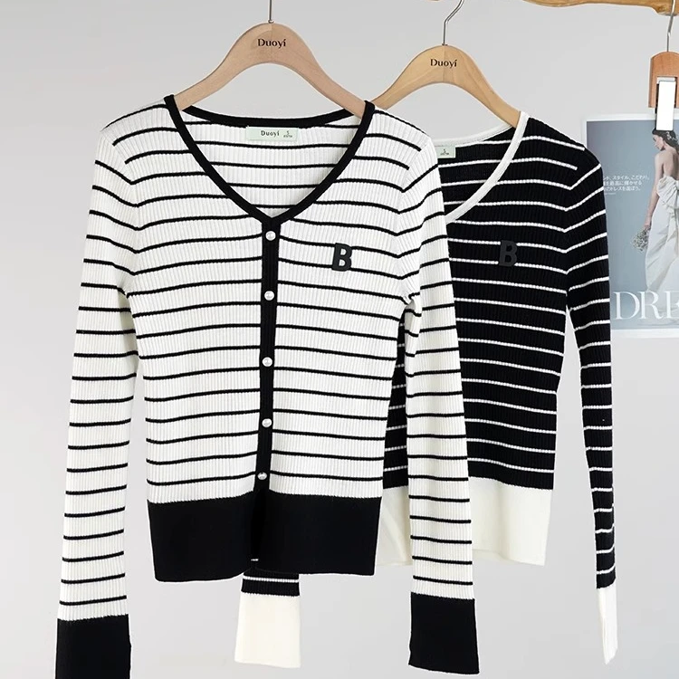 朵以2025春季新款基础百搭V领条纹针织衫上衣打底衫39DC531138