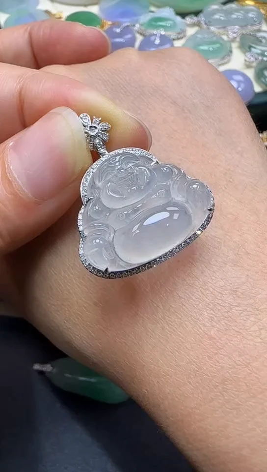 颈饰18K金镶嵌翡翠佛公