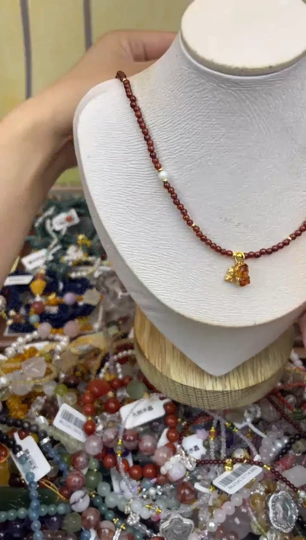 未镶嵌颈饰石榴石228