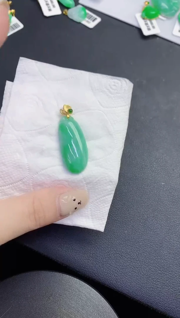 颈饰未镶嵌翡翠缅甸天然翡翠A货