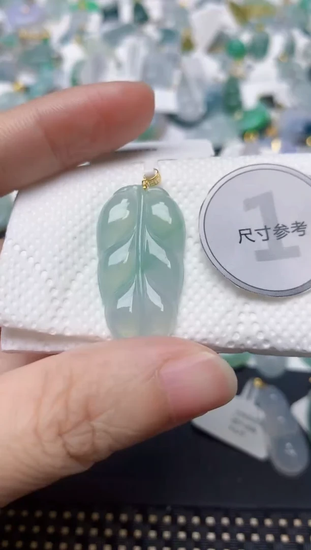 颈饰18K金镶嵌翡翠天然缅甸A货翡翠