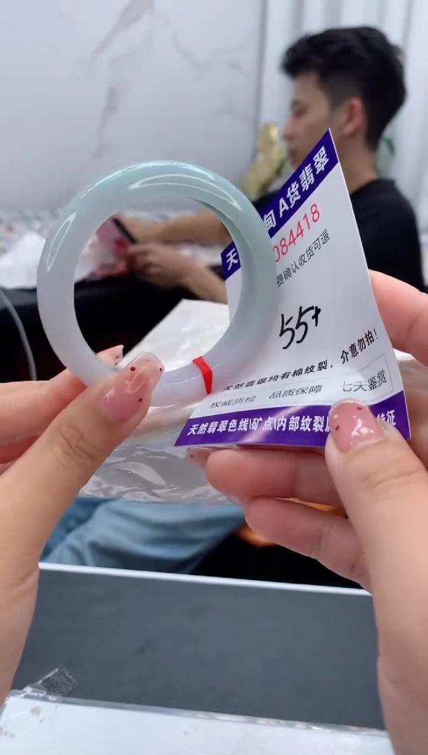 未镶嵌手镯翡翠有纹，完美者勿拍