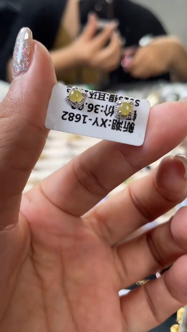 翡翠未镶嵌耳饰缅甸天然A货翡翠