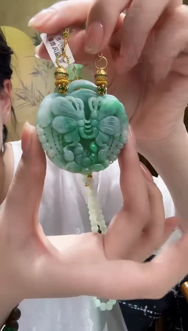 颈饰未镶嵌翡翠吊坠