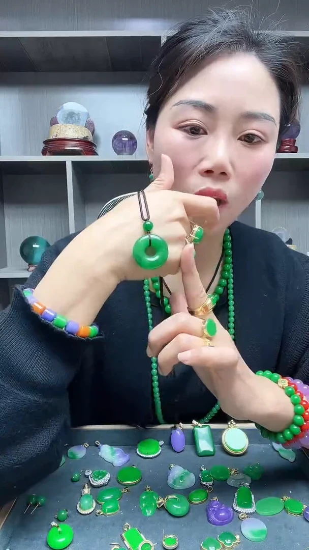 【闪购商品】翡翠吊坠(赠链)14K金镶嵌吊坠