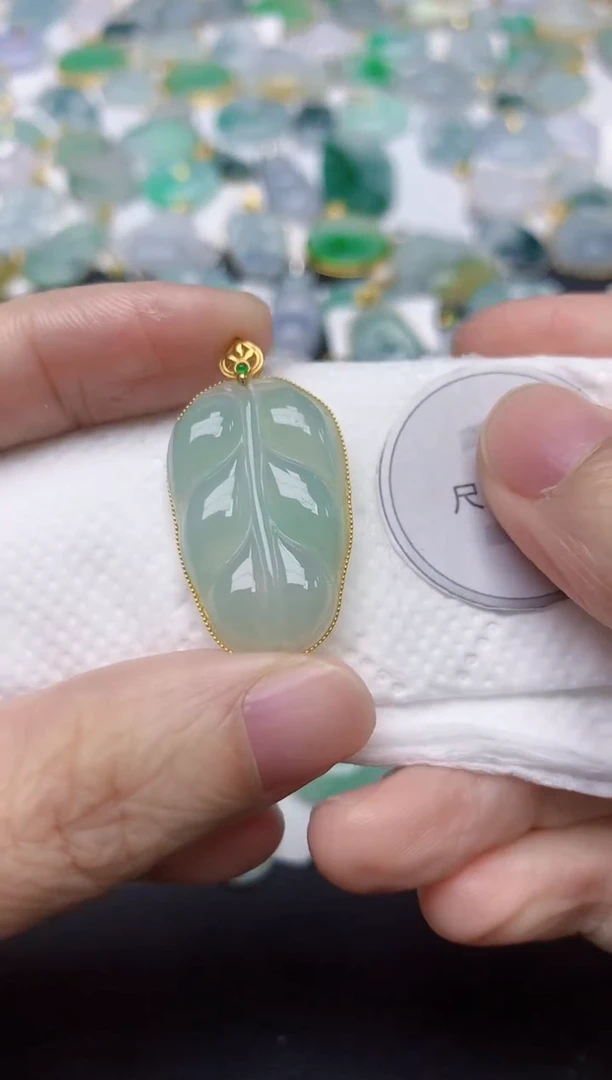 颈饰18K金镶嵌翡翠天然缅甸A货翡翠