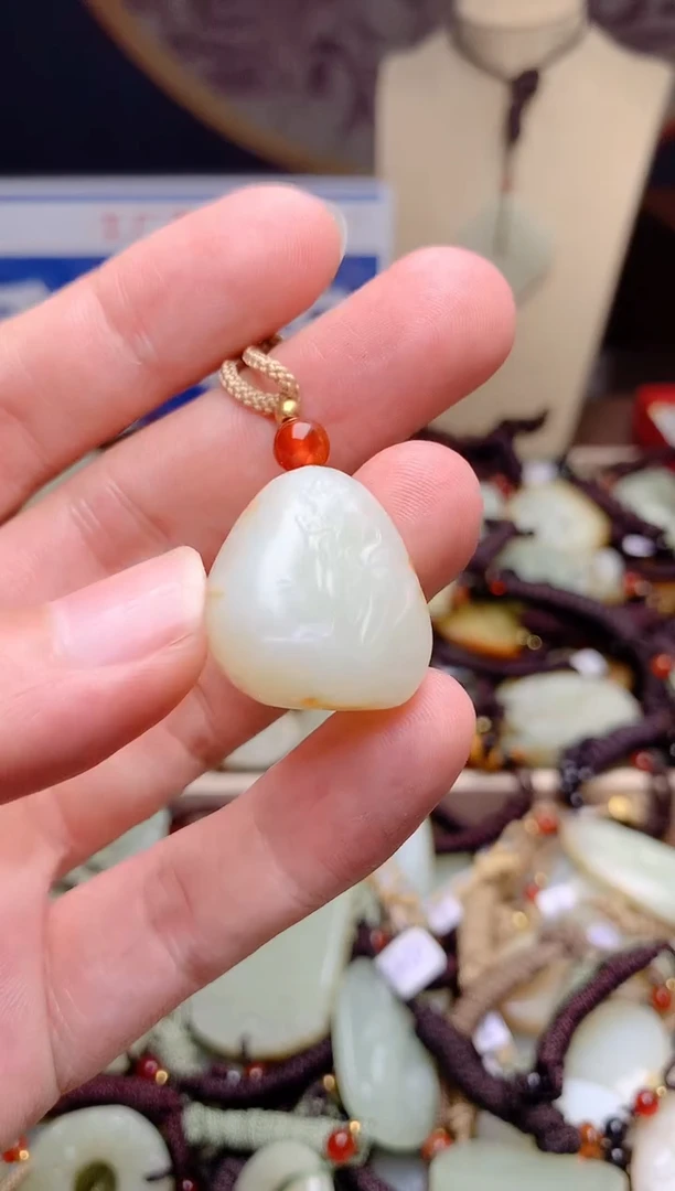 和田玉未镶嵌颈饰1