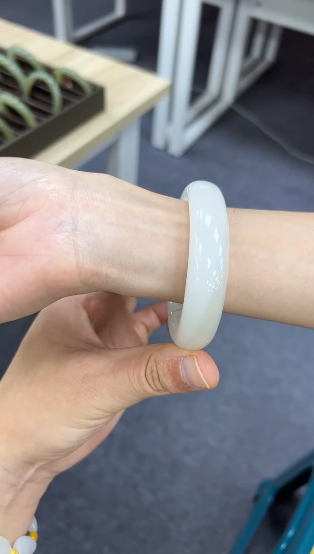 未镶嵌手镯和田玉55-56    910
