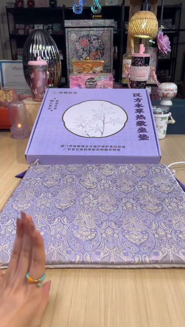 50蔓韵锦花坐垫