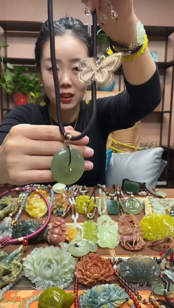 未镶嵌岫玉吊坠多样性发货发其中之一