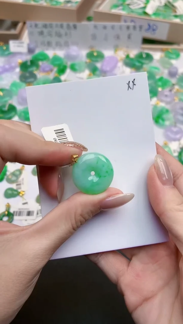 颈饰18K金镶嵌翡翠天然缅甸A货翡翠