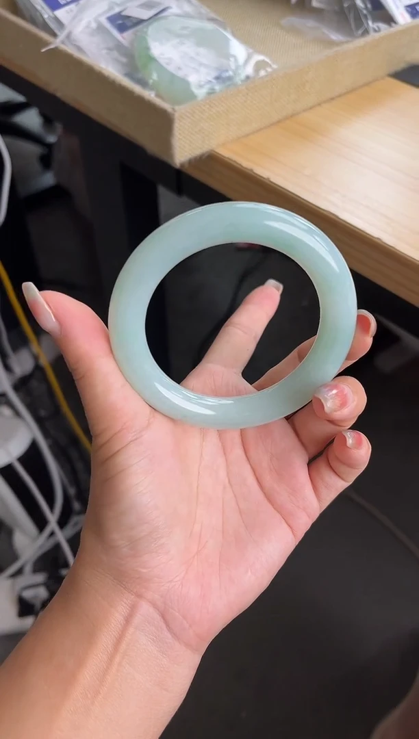 翡翠手镯未镶嵌手镯