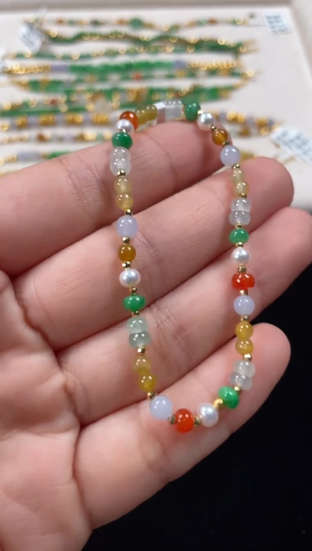 18K金镶嵌手串翡翠一条   P109