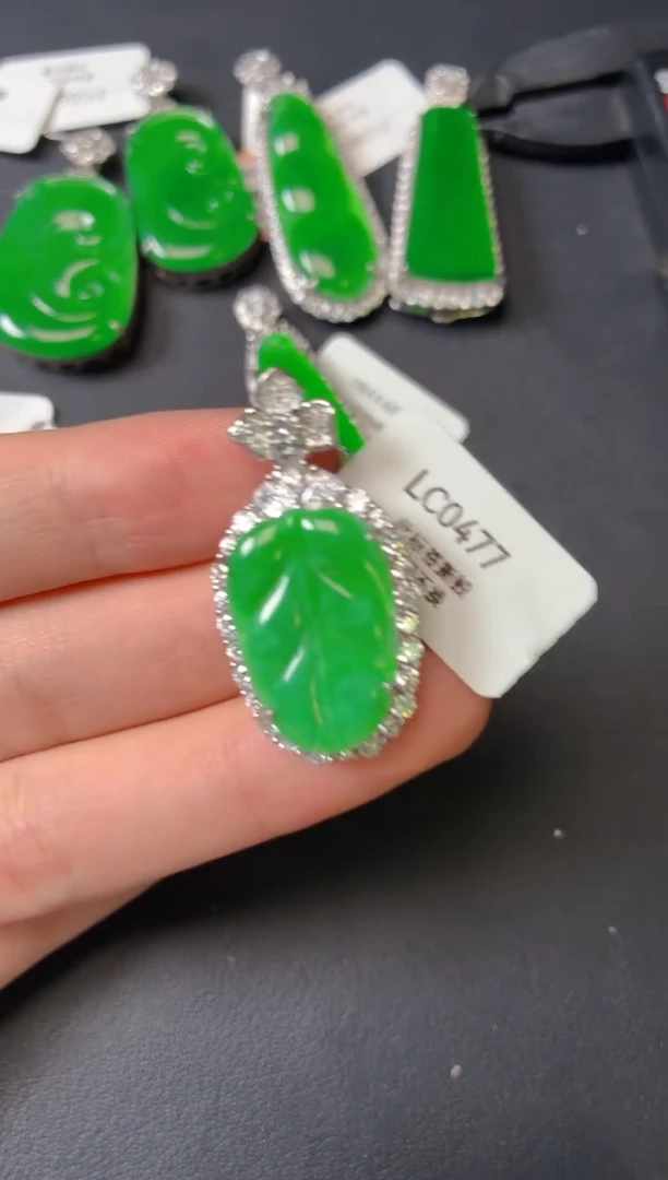 颈饰银S925镶嵌翡翠吊坠