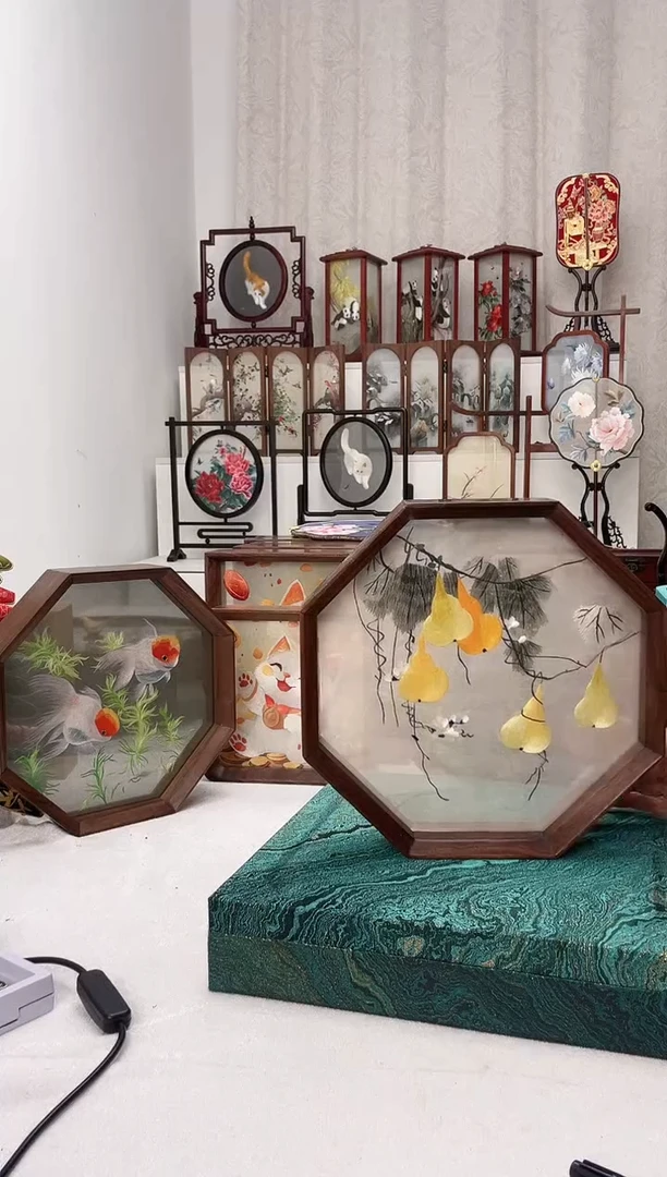 扇子苏绣作品手工摆台