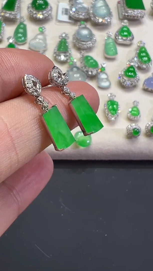 18K金镶嵌翡翠耳饰B297|6800