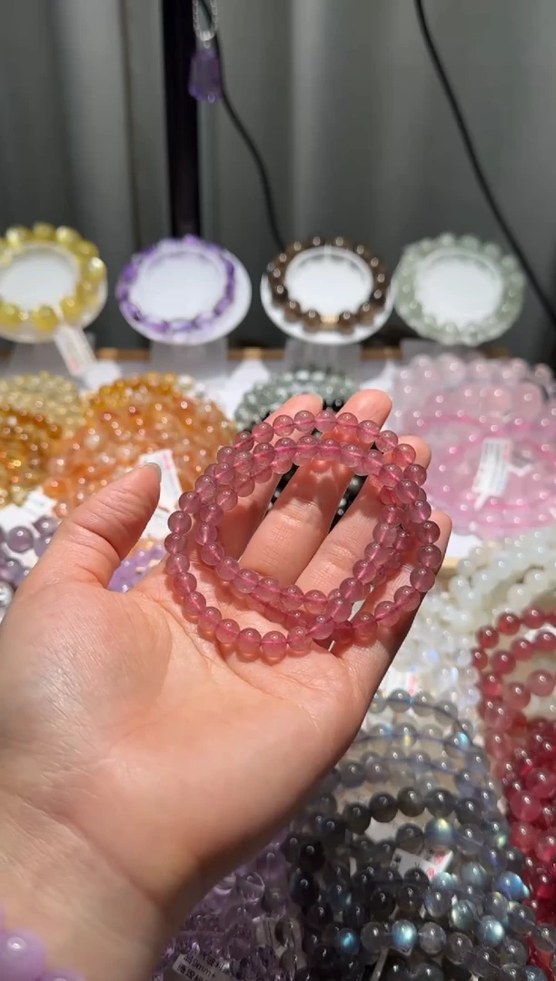 【闪购商品】石英质玉手链未镶嵌草莓晶三圈