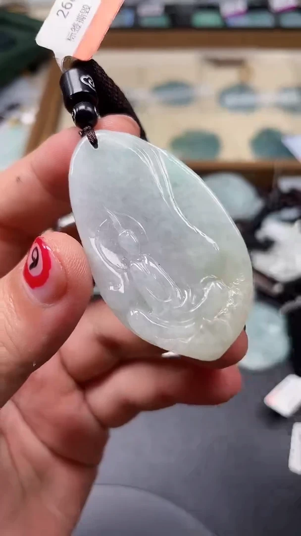 翡翠未镶嵌颈饰 多样性发其一