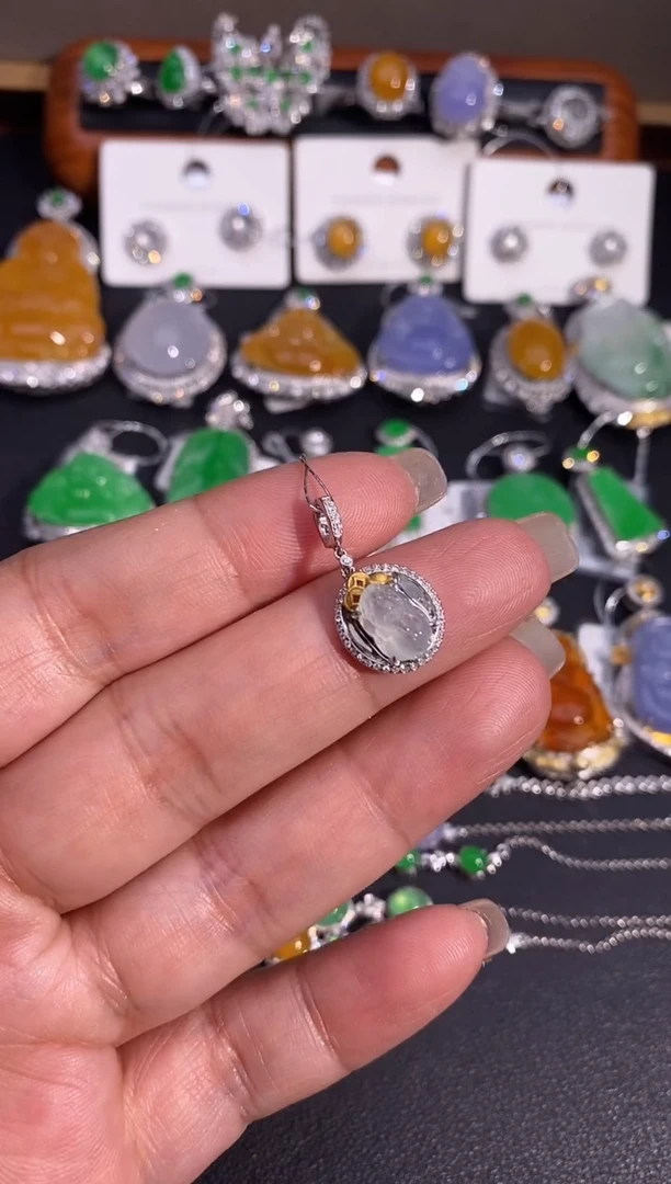 【闪购商品】翡翠吊坠(不含链)18K金镶嵌吊坠