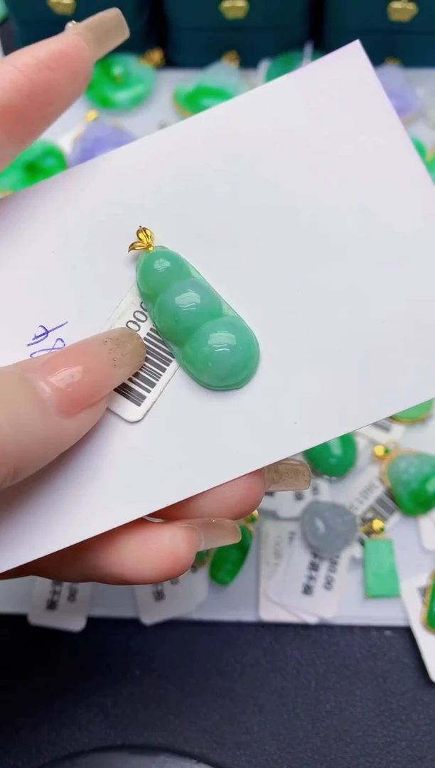 颈饰18K金镶嵌翡翠缅甸天然翡翠A货