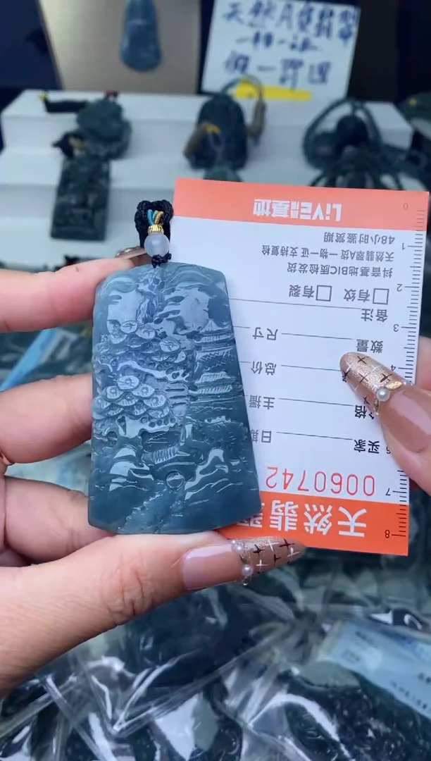 【闪购商品】翡翠颈饰未镶嵌············