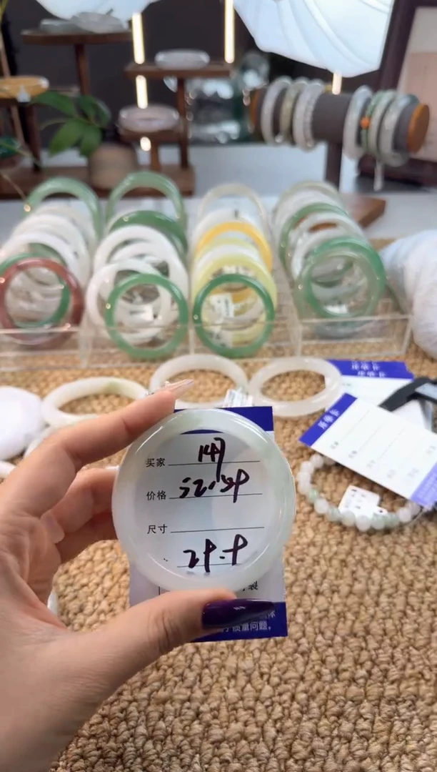未镶嵌手镯石英质玉（天山翠）14//52/54