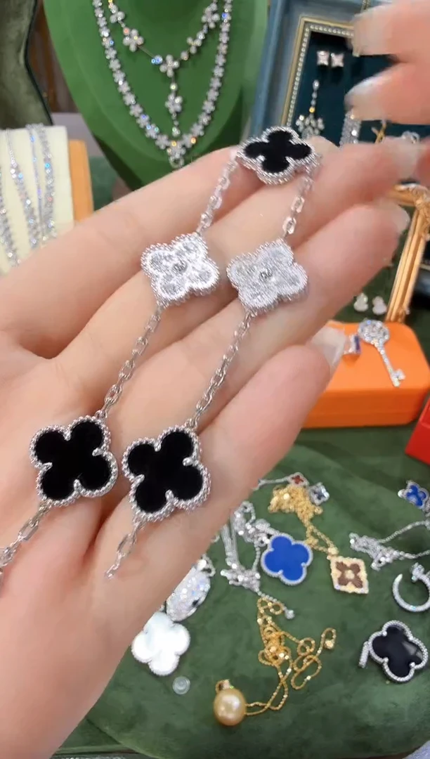 18K金镶嵌手链玛瑙/玉髓手链