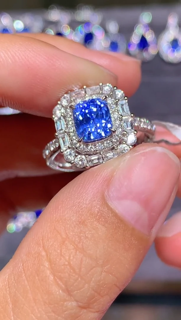 戒指蓝宝石18K金镶嵌2.66CT