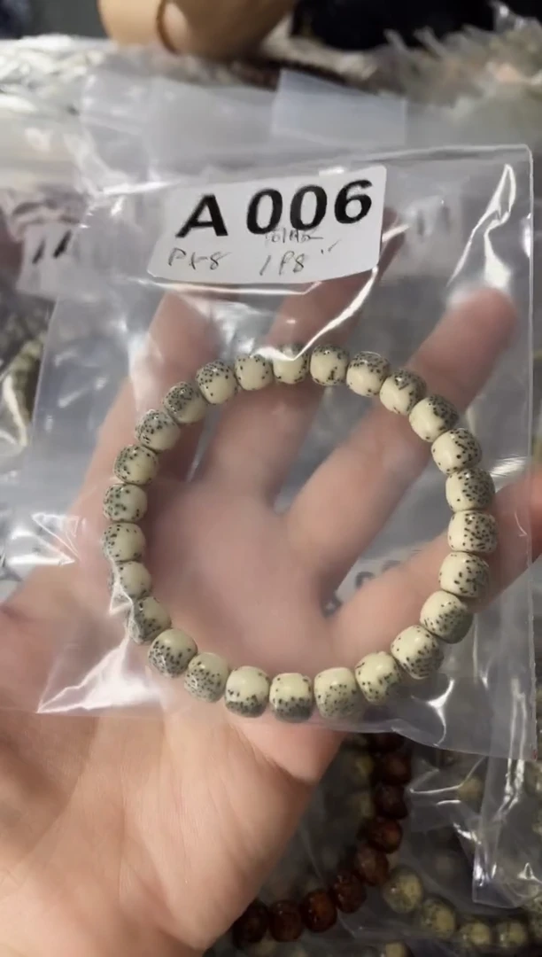 星月菩提手串9*8 A006号 原生态绿背河豚同枝果