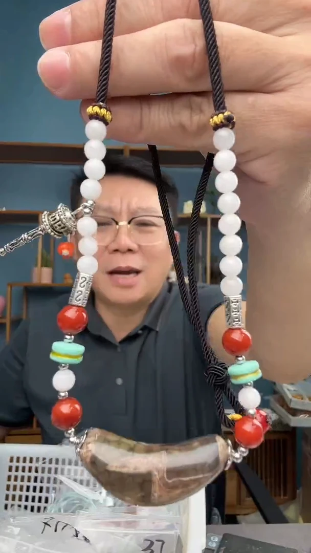 裸石琥珀未镶嵌?****?32（有瑕介意勿拍）