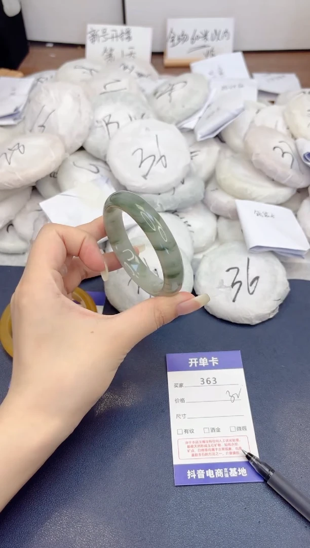 石英质玉手镯未镶嵌363-天山翠-圈口56