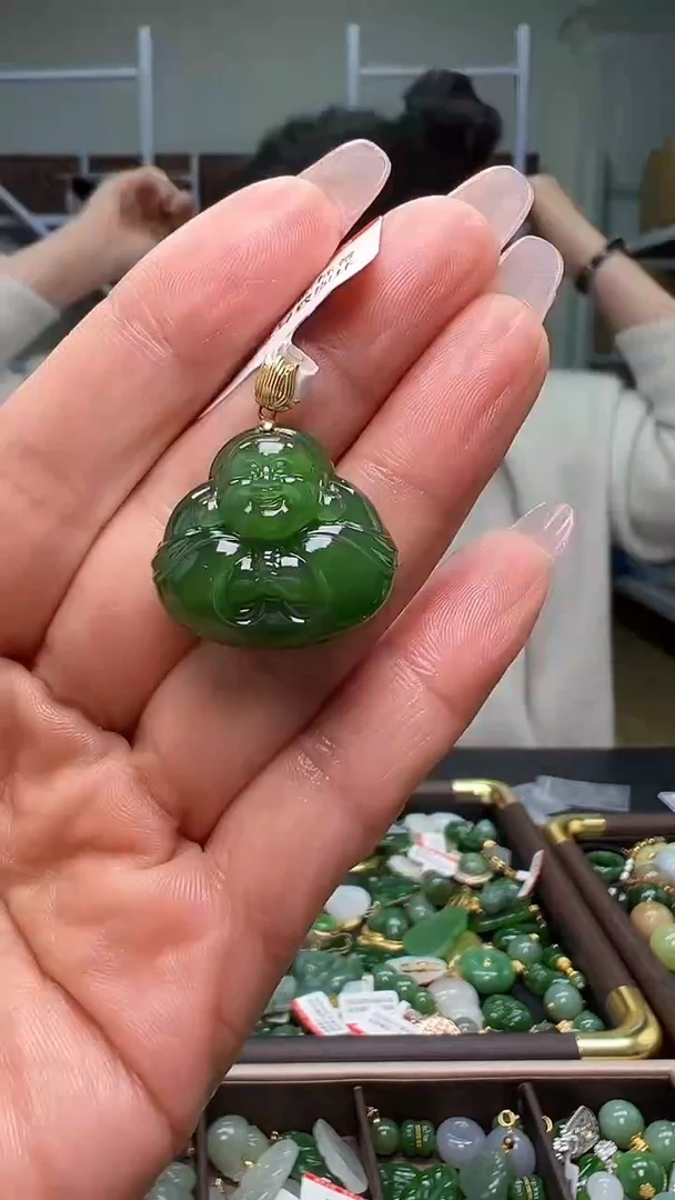 颈饰18K金镶嵌和田玉（多样性发货.发其一)12.15.37