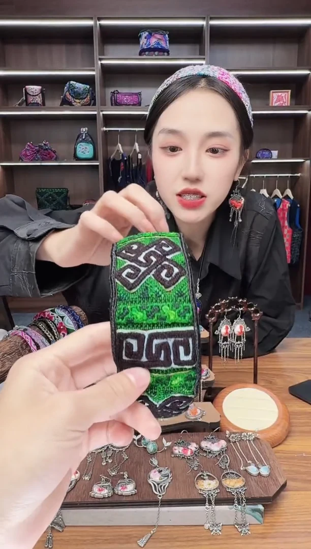 织绣A186蒙阿苏苗绣传承店